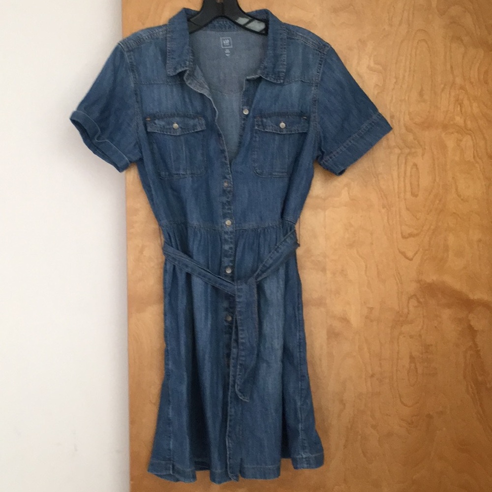 Girls Gap kids button up denim dress.